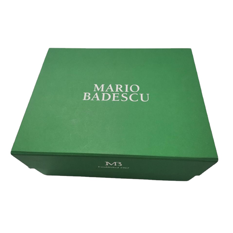 Cajas de regalo con embalaje magnético plegable de color verde con diseño de camiseta de lujo personalizadas 1